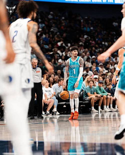 脚踝有伤！拉梅洛-鲍尔将缺席今天对阵鹈鹕的比赛！