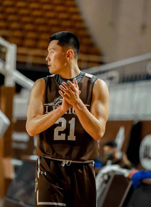 全运会小组赛-李弘权40分11板 上海全运男篮战胜中国香港全运男篮