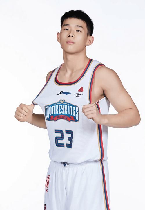 状态不佳!林葳半场替补出战6分钟 3投0中&罚球2中1得1分1犯0失误