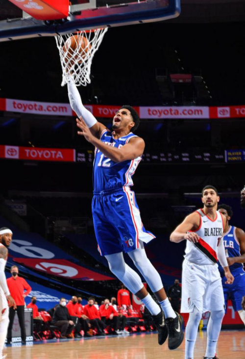 连续吃瘪！赵四上篮被博纳扇飞 随后欲隔扣被犯下&76人挑战成功