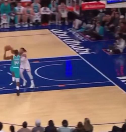 详细阅读:致胜抢断?奎克利反击冲击转身掉球 迪亚巴特回防直接抢断! 致胜抢断?奎克利反击冲击转身掉球 迪亚巴特回防直接抢断!